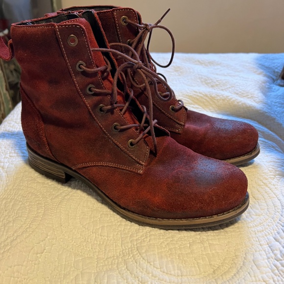 Taos red boot camp barely worn - Picture 2 of 6